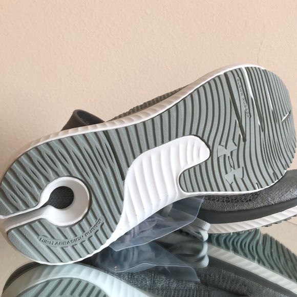 UNDER ARMOUR THREADBORNE RUNNING SHOES - Picture 2 of 6